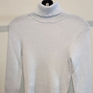 CHICO'S SILVER TURTLENECK